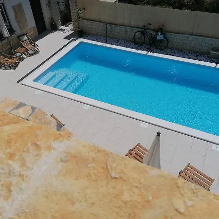 Two House Pool With Natural Chlor Garden Bbq Pridraga